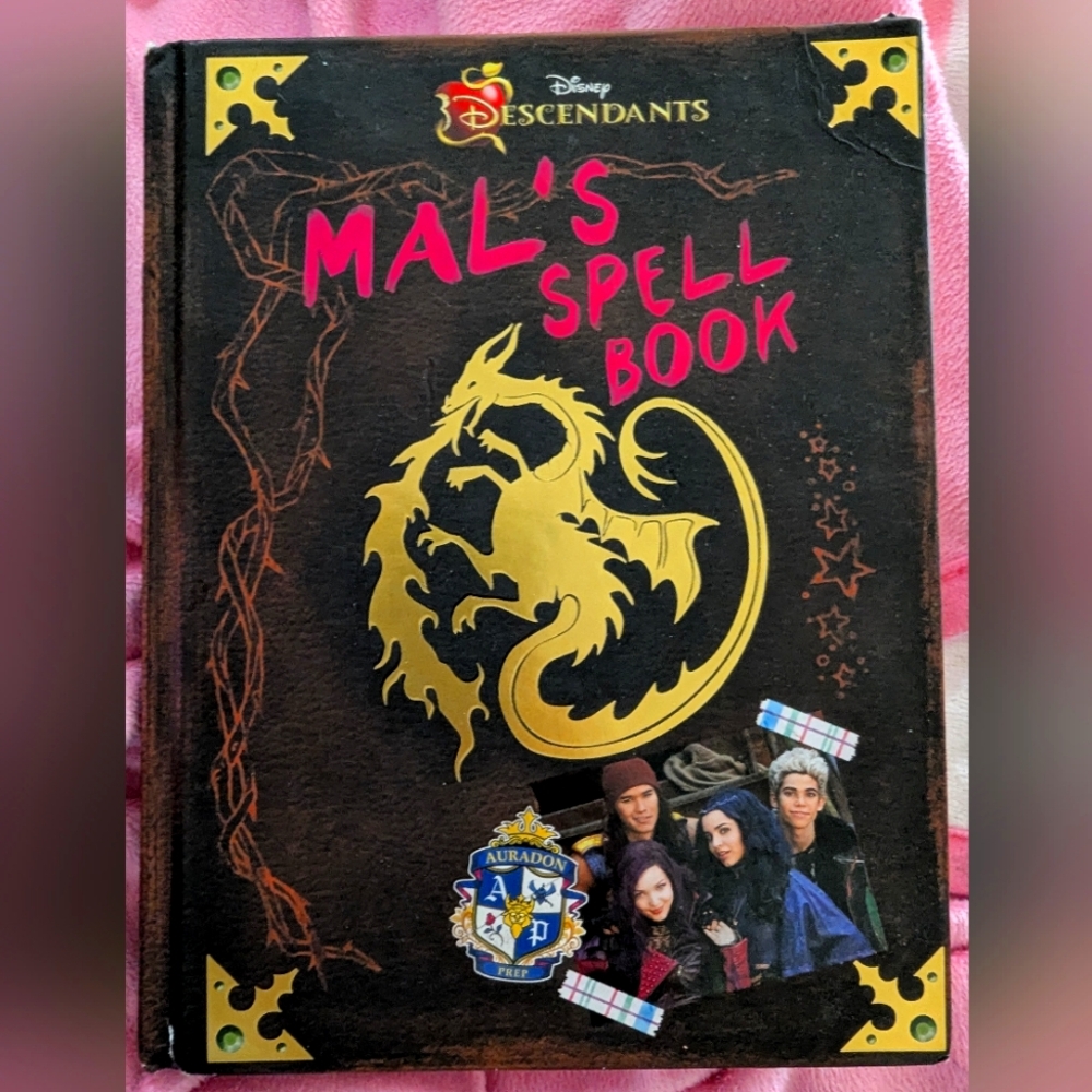 Descendants: Mal's Spell Book by Disney Books